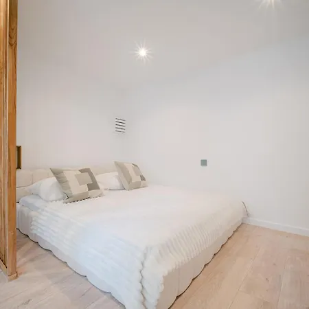 Loft Cocooning Avec Terrasse De 130m2 Et Parking Le Cannet