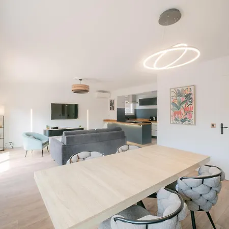 Loft Cocooning Avec Terrasse De 130m2 Et Parking Daire Le Cannet